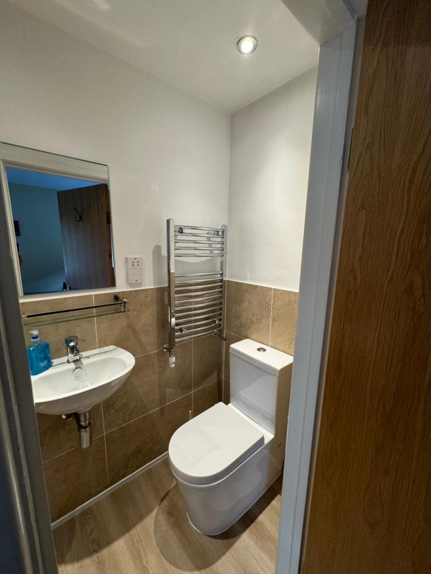 Studio-1-Staines/Heathrow/London-Own Entrance Exterior photo