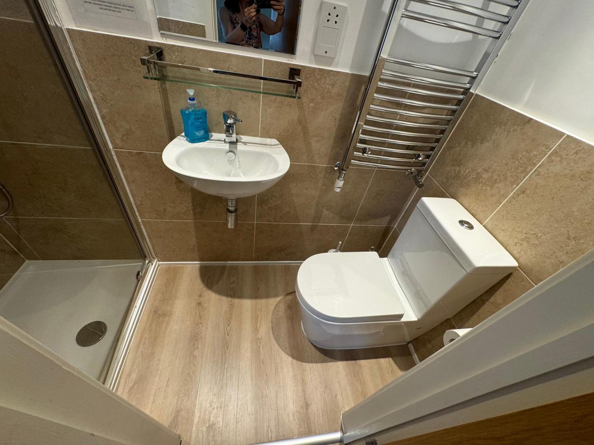 Studio-1-Staines/Heathrow/London-Own Entrance Exterior photo